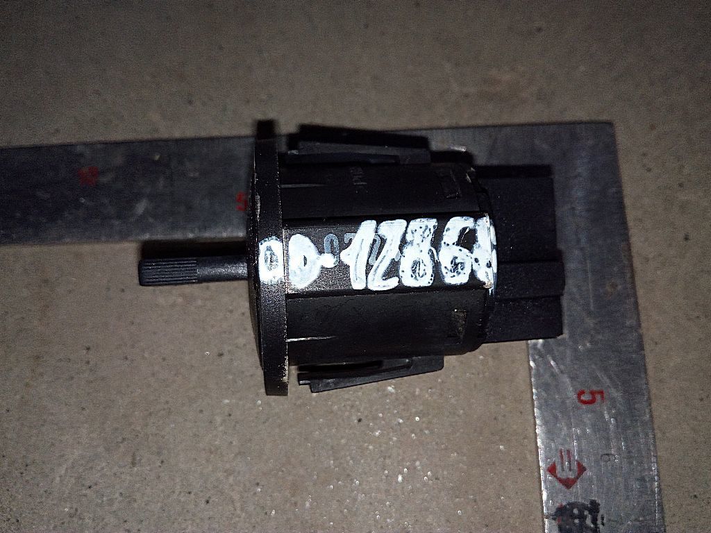 переключатель света б/у \ нет ручки - 1